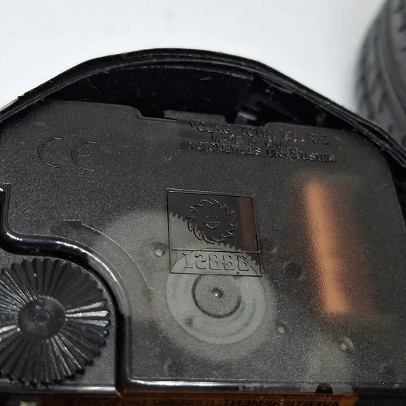 Vintage Black Tire Heritage Mint Quartz Desk Clock - Picture 9 of 10